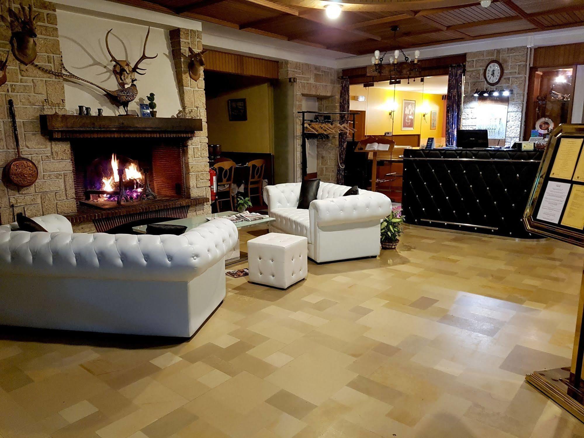 Logis Hotel Saint-Hubert Cour-Cheverny Eksteriør bilde